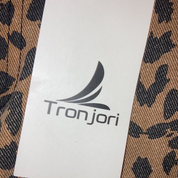 NWT Tronjori Size Small 100% Cotton Animal Print Distressed Denim Mini Skirt - Picture 2 of 5
